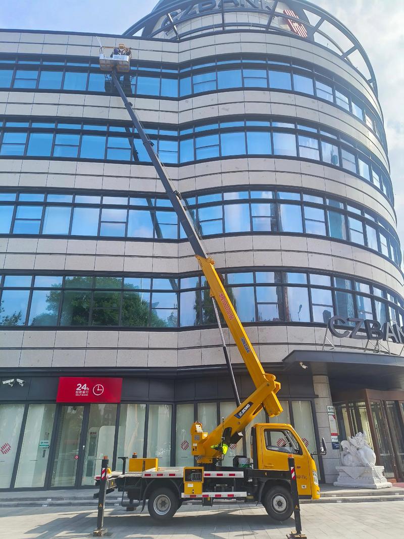 天津車載式高空作業(yè)車租賃 無需押金運費，靈活應(yīng)對10-50米高空作業(yè)